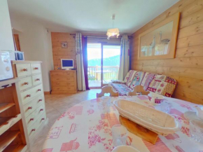 Appartement cosy avec piscine - 4 pers, balcon, parking - près des Saisies - FR-1-594-156